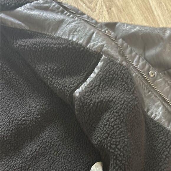 Levi's Black Faux Leather Sherpa Lining Trucker Jacket L - Picture 9 of 11